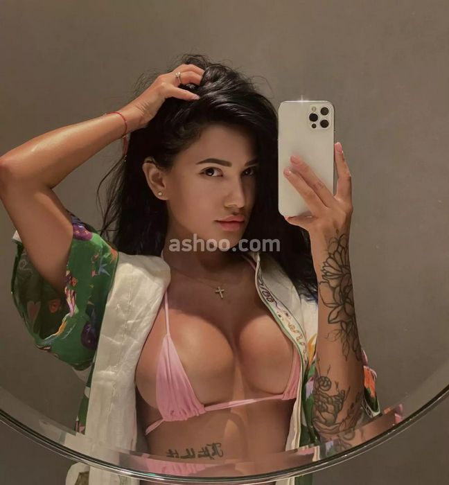 Ночная бабочка vs. девушка через агентство: расклады современного интим-досуга